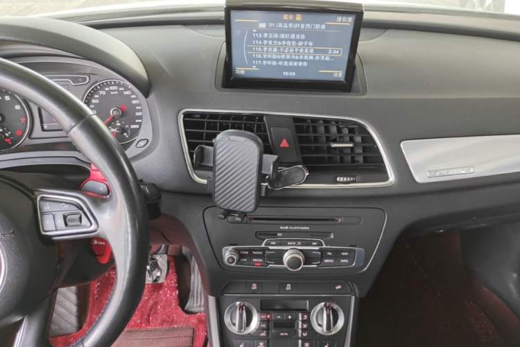 Used Audi Q3 2013 35 TFSI quattro Technology Edition Audio And AC Panel
