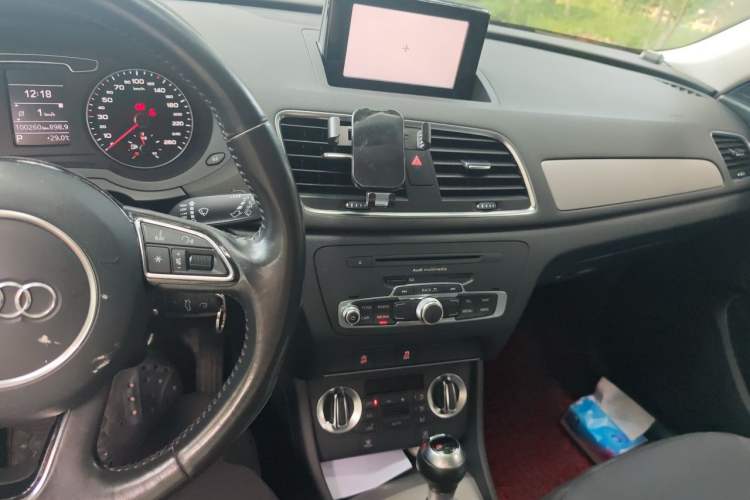 Used Audi Q3 2013 35 TFSI Ambition Edition Audio And AC Panel