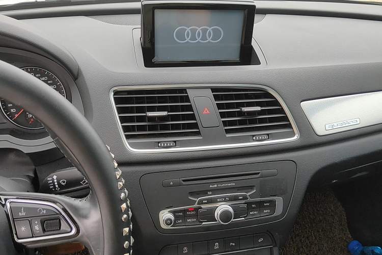 Used Audi Q3 2013 35 TFSI quattro Technology Edition Audio And AC Panel