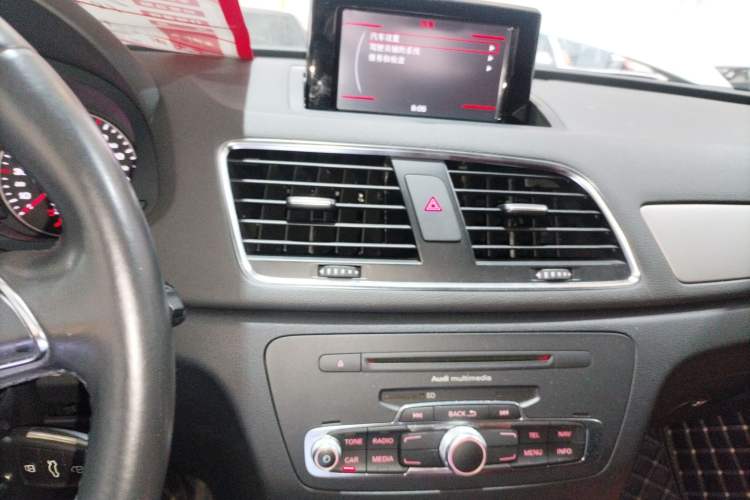 Used Audi Q3 2013 35 TFSI Ambition Edition Audio And AC Panel