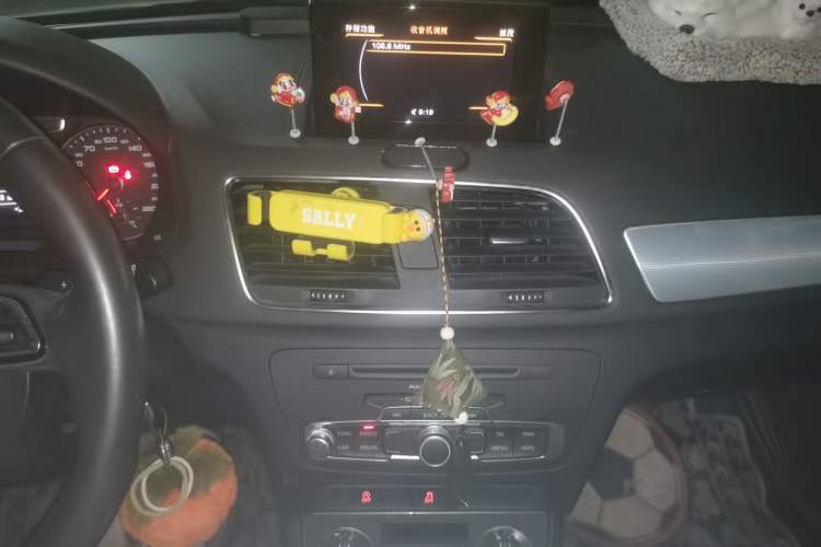 Used Audi Q3 2013 35 TFSI Comfort Model Audio And AC Panel
