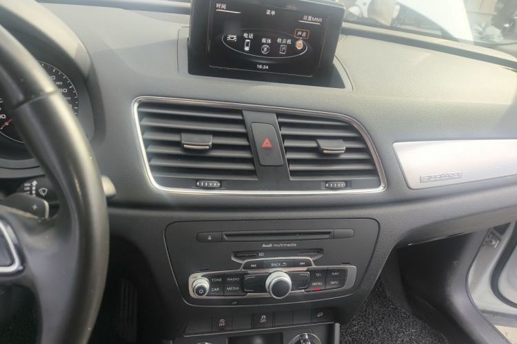 Used Audi Q3 2013 35 TFSI quattro Technology Edition Audio And AC Panel