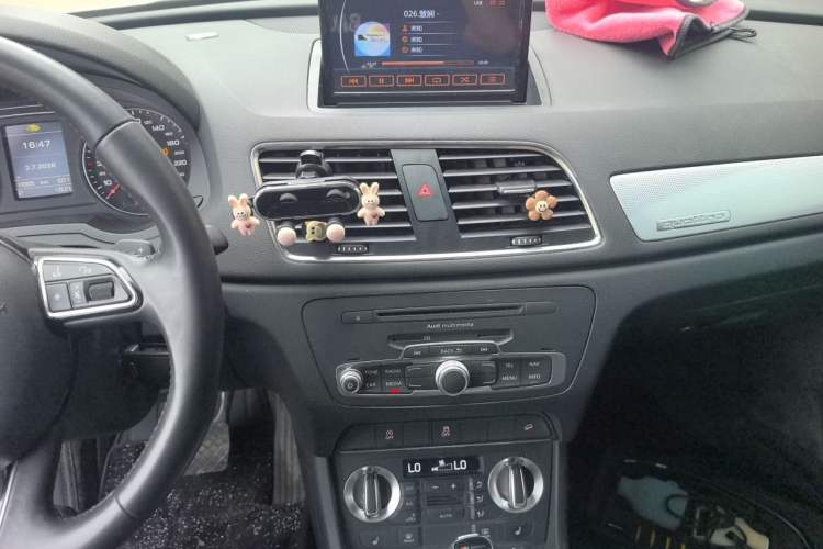 Used Audi Q3 2013 35 TFSI quattro Comfort Model Audio And AC Panel