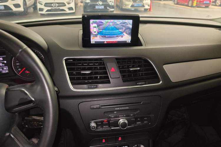 Used Audi Q3 2013 35 TFSI Ambition Edition Audio And AC Panel