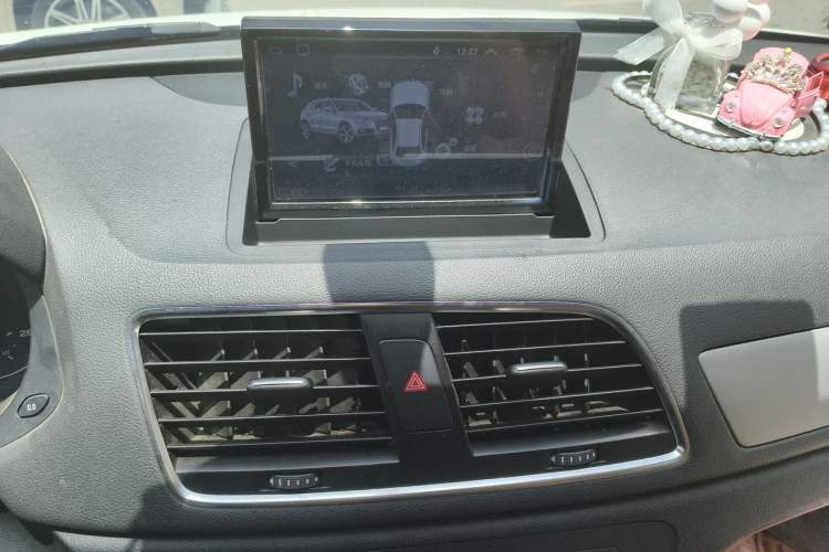 Used Audi Q3 2013 35 TFSI Ambition Edition Audio And AC Panel