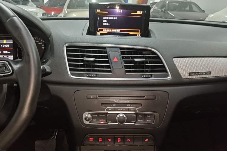 Used Audi Q3 2013 40 TFSI quattro Luxury Model Audio And AC Panel