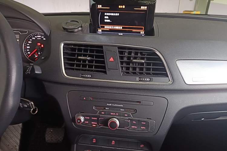 Used Audi Q3 2013 35 TFSI quattro Technology Edition Audio And AC Panel