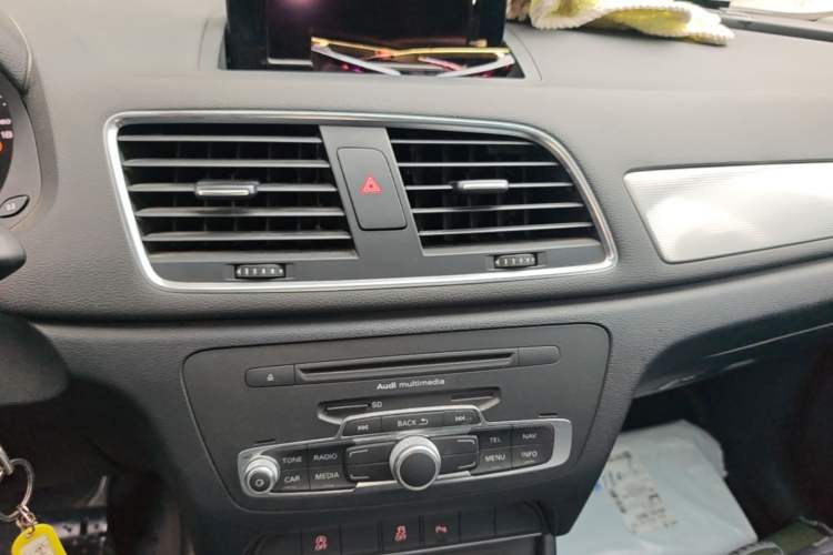 Used Audi Q3 2013 35 TFSI Comfort Model Audio And AC Panel