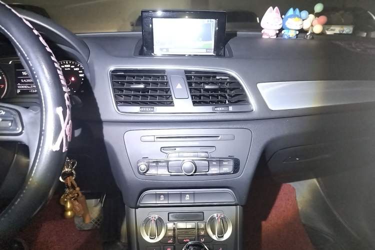 Used Audi Q3 2013 35 TFSI Comfort Model Audio And AC Panel