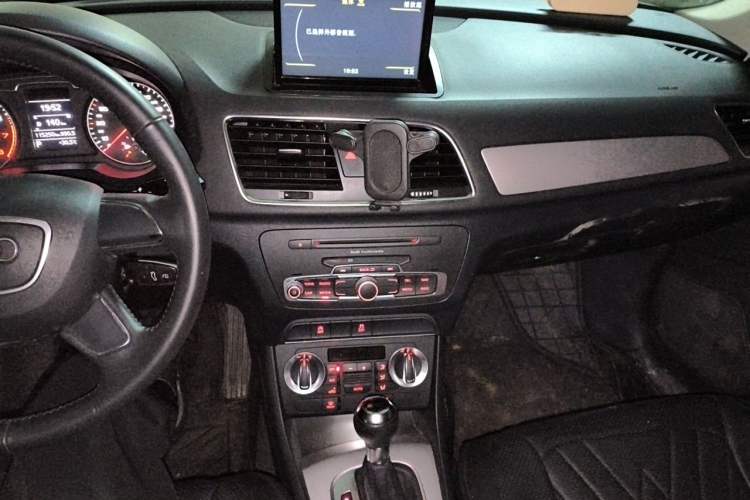 Used Audi Q3 2013 35 TFSI Comfort Model Audio And AC Panel