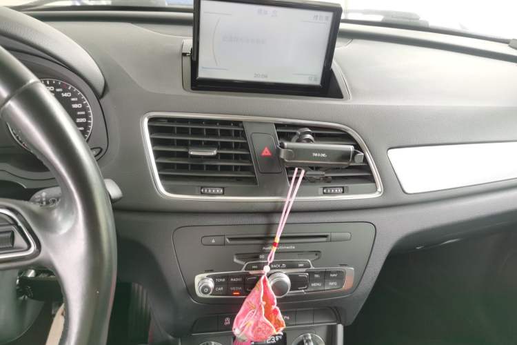 Used Audi Q3 2013 35 TFSI Comfort Model Audio And AC Panel