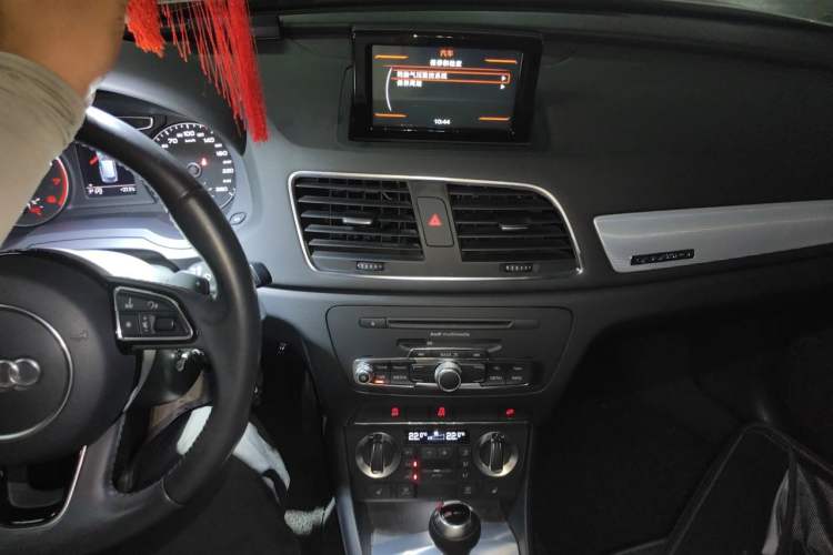 Used Audi Q3 2013 35 TFSI quattro Comfort Model Audio And AC Panel