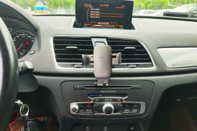 Used Audi Q3 2013 35 TFSI quattro Comfort Model Audio And AC Panel