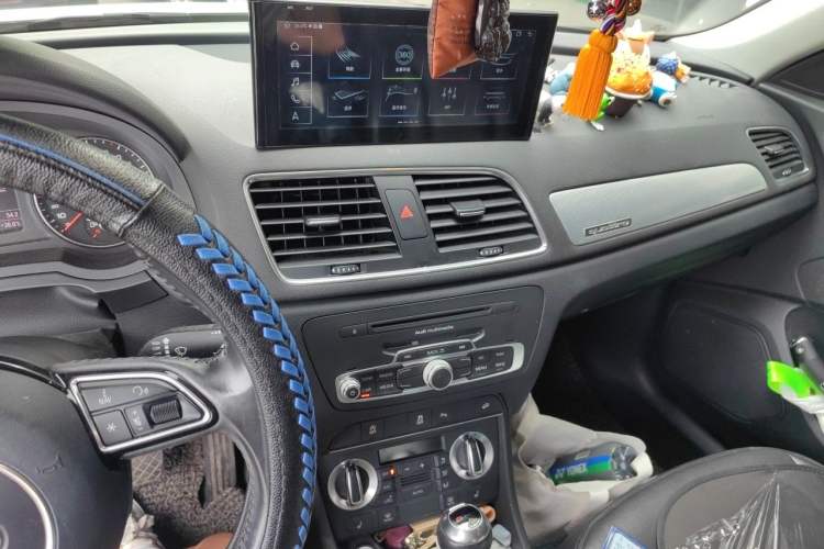 Used Audi Q3 2013 35 TFSI quattro Technology Edition Audio And AC Panel