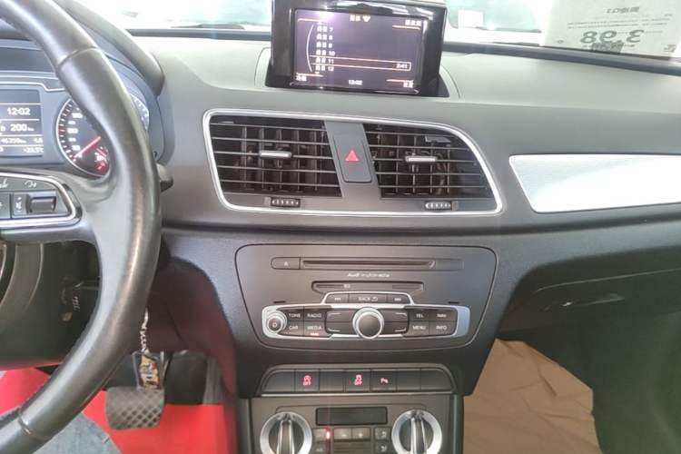 Used Audi Q3 2013 35 TFSI Comfort Model Audio And AC Panel