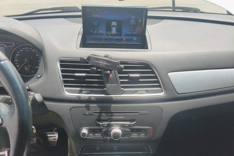Used Audi Q3 2013 35 TFSI Comfort Model Audio And AC Panel