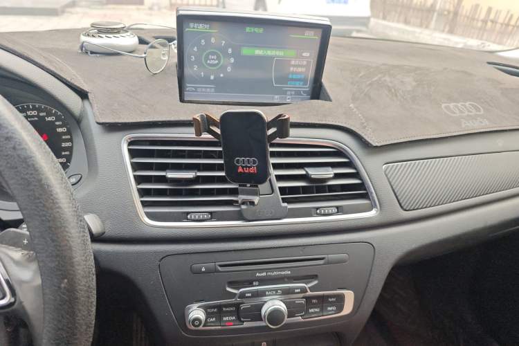 Used Audi Q3 2013 35 TFSI Ambition Edition Audio And AC Panel
