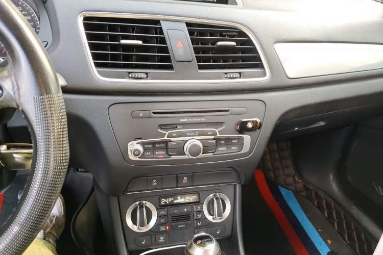Used Audi Q3 2013 35 TFSI Ambition Edition Audio And AC Panel