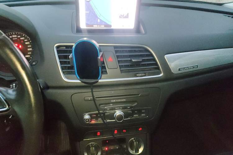 Used Audi Q3 2013 35 TFSI quattro Technology Edition Audio And AC Panel