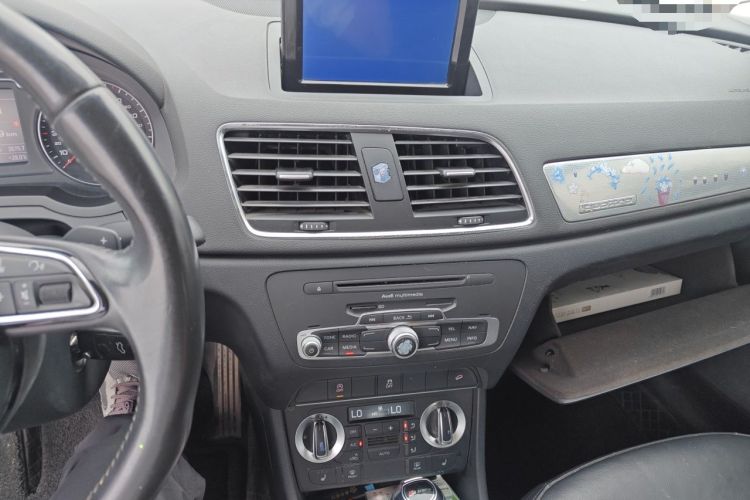 Used Audi Q3 2013 35 TFSI quattro Technology Edition Audio And AC Panel