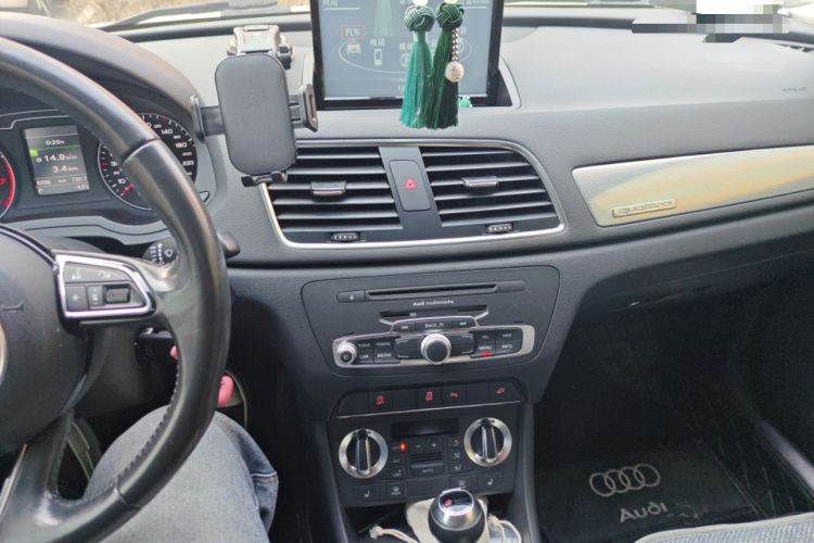 Used Audi Q3 2013 35 TFSI quattro Technology Edition Audio And AC Panel