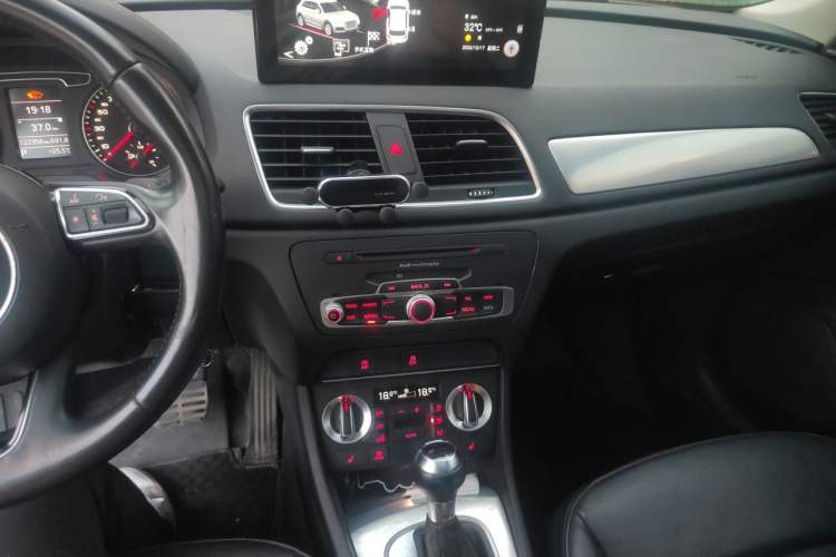 Used Audi Q3 2013 35 TFSI Comfort Model Audio And AC Panel