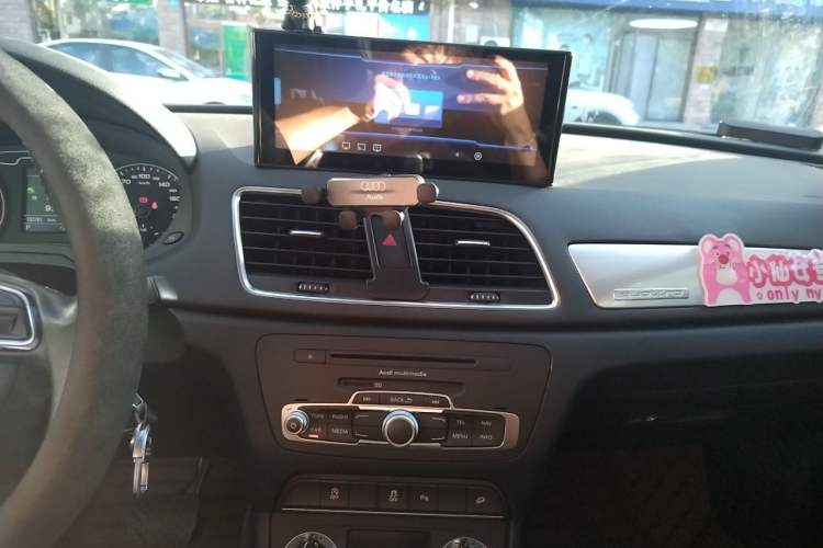 Used Audi Q3 2013 35 TFSI quattro Technology Edition Audio And AC Panel