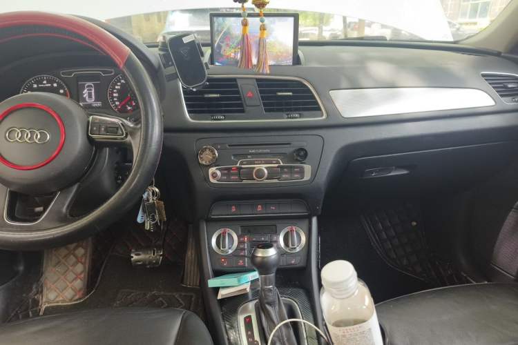 Used Audi Q3 2013 35 TFSI Comfort Model Audio And AC Panel