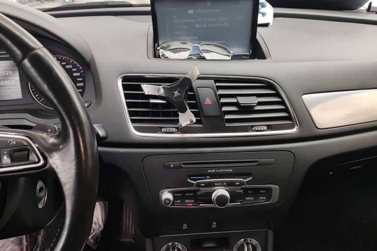 Used Audi Q3 2013 35 TFSI Ambition Edition Audio And AC Panel