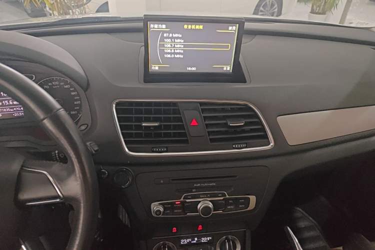 Used Audi Q3 2013 35 TFSI Ambition Edition Audio And AC Panel