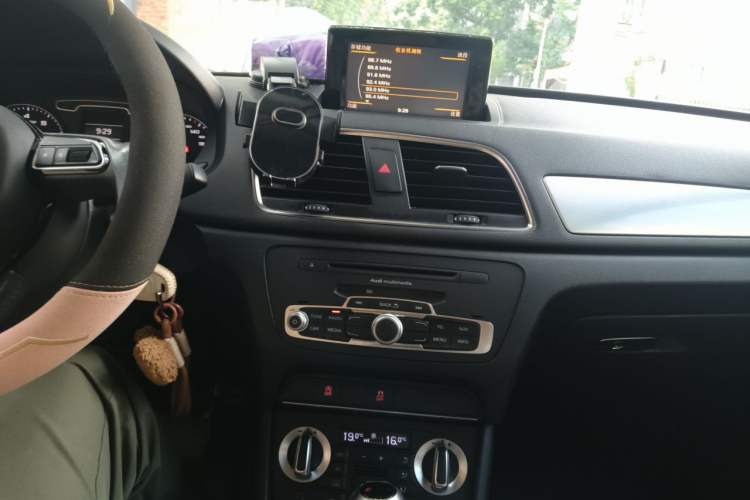 Used Audi Q3 2013 35 TFSI Comfort Model Audio And AC Panel