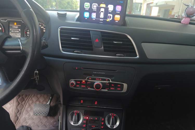 Used Audi Q3 2013 35 TFSI Ambition Edition Audio And AC Panel