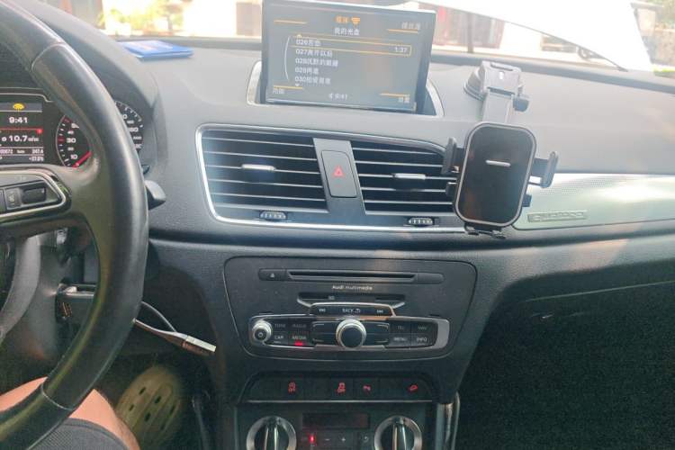 Used Audi Q3 2013 35 TFSI quattro Technology Edition Audio And AC Panel