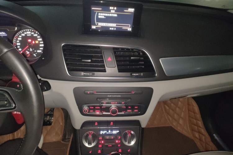Used Audi Q3 2013 35 TFSI Comfort Model Audio And AC Panel