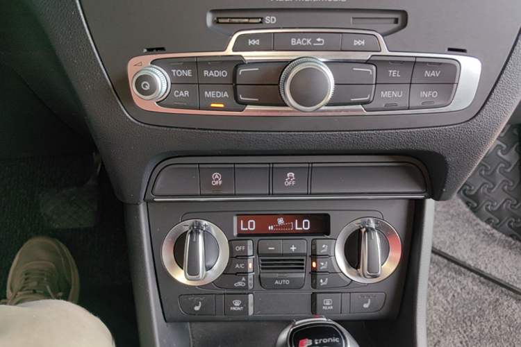 Used Audi Q3 2013 35 TFSI Comfort Model Audio And AC Panel