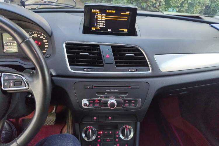 Used Audi Q3 2013 35 TFSI Comfort Model Audio And AC Panel
