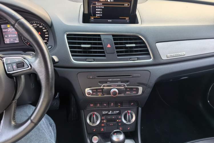Used Audi Q3 2013 40 TFSI quattro Luxury Model Audio And AC Panel