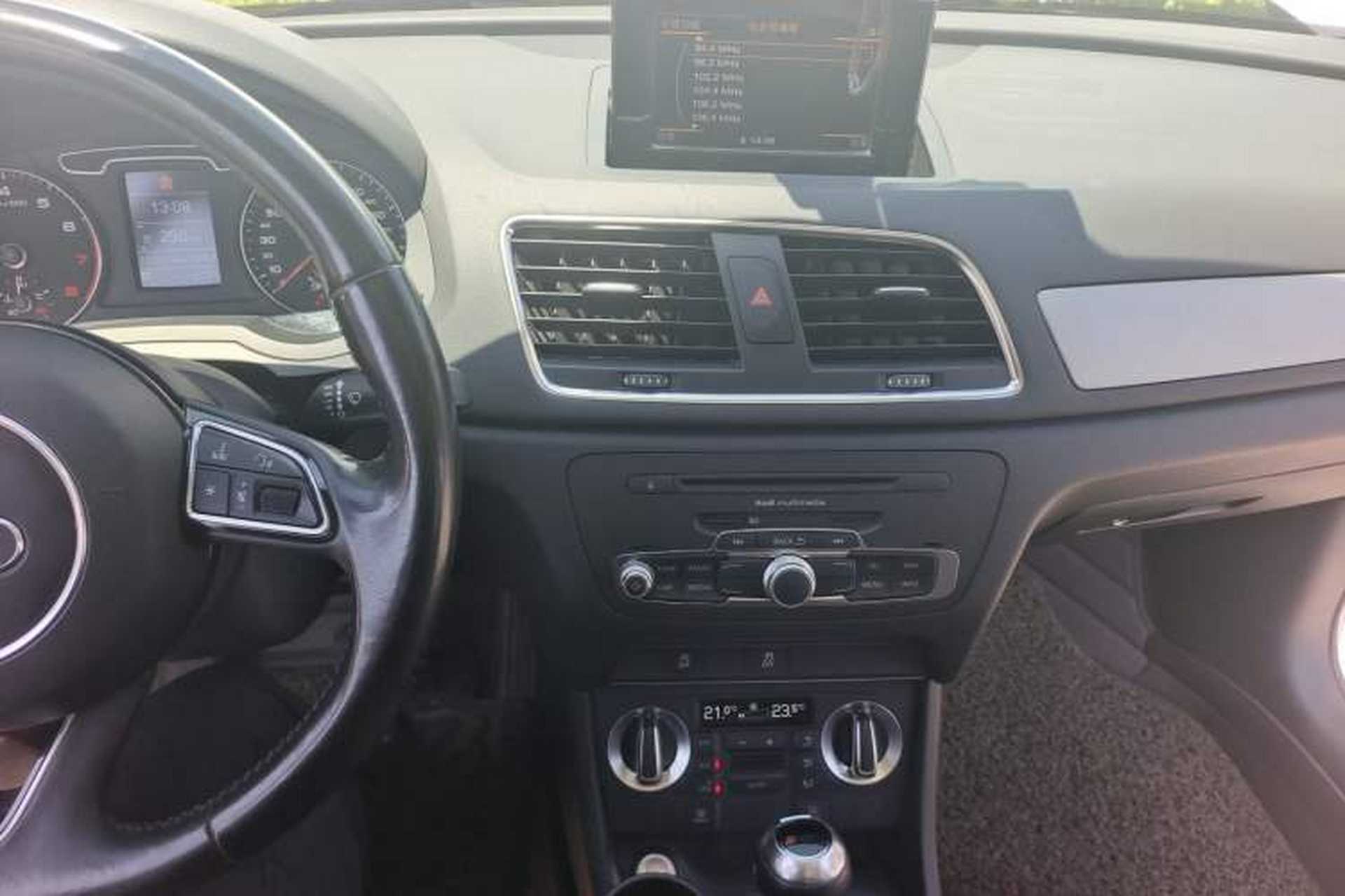 Used Audi Q3 2013 35 TFSI Ambition Edition Audio And AC Panel