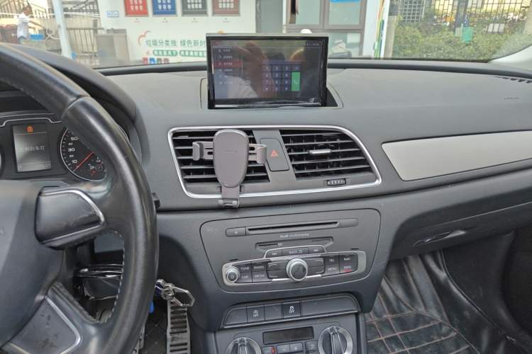 Used Audi Q3 2013 35 TFSI Ambition Edition Audio And AC Panel