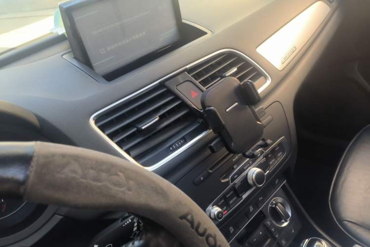 Used Audi Q3 2013 35 TFSI quattro Comfort Model Audio And AC Panel