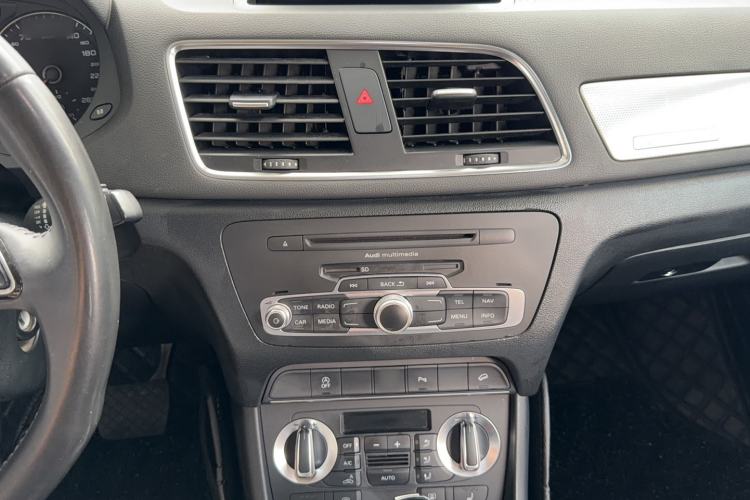 Used Audi Q3 2013 35 TFSI quattro Technology Edition Audio And AC Panel