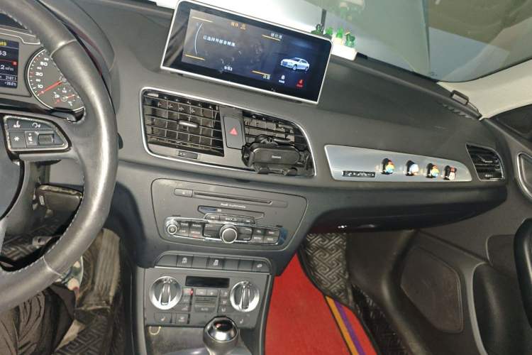 Used Audi Q3 2013 35 TFSI quattro Comfort Model Audio And AC Panel