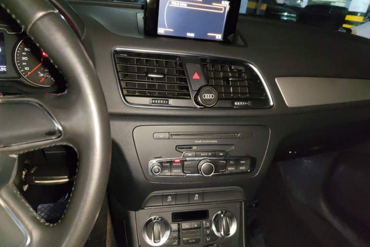 Used Audi Q3 2013 35 TFSI Ambition Edition Audio And AC Panel