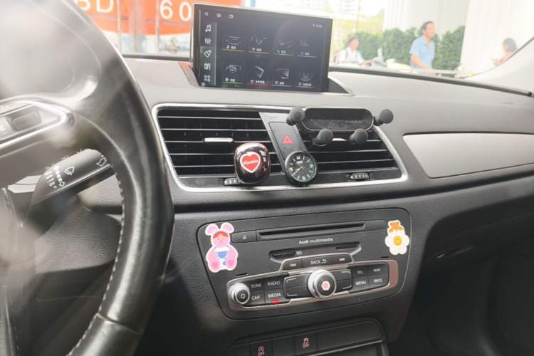 Used Audi Q3 2013 35 TFSI Ambition Edition Audio And AC Panel