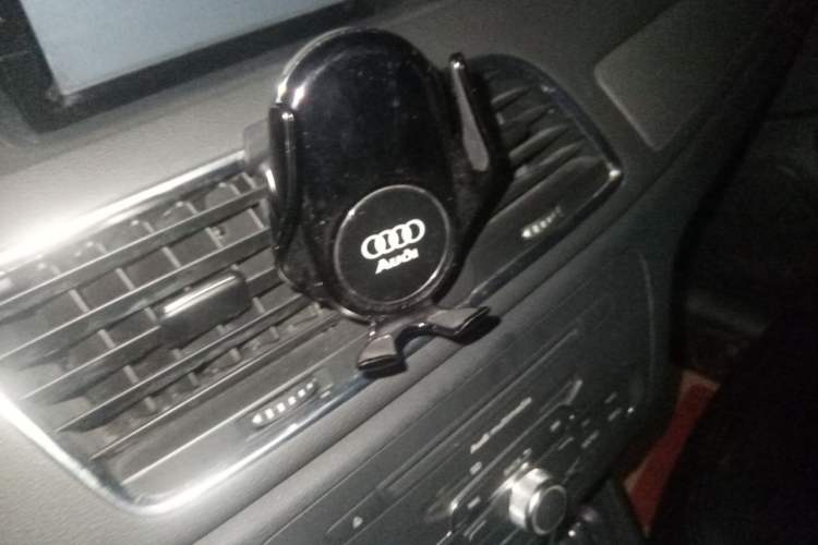 Used Audi Q3 2013 35 TFSI Ambition Edition Audio And AC Panel