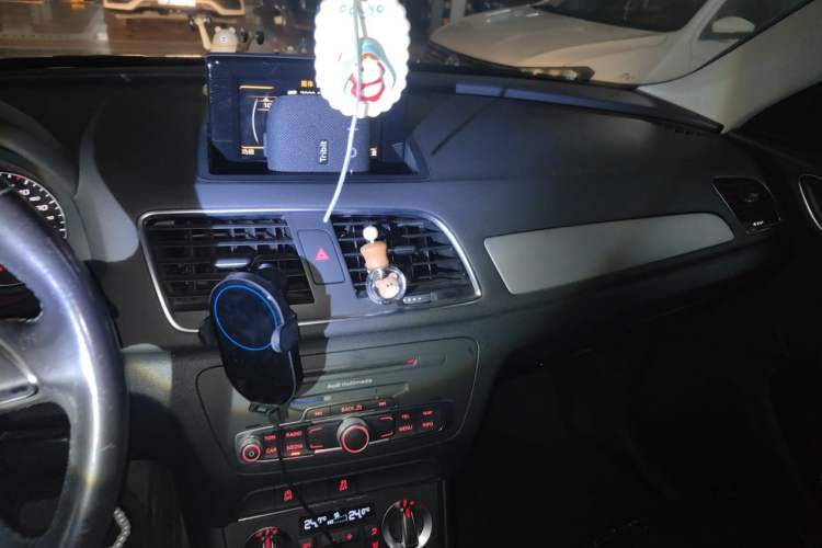 Used Audi Q3 2013 35 TFSI Ambition Edition Audio And AC Panel