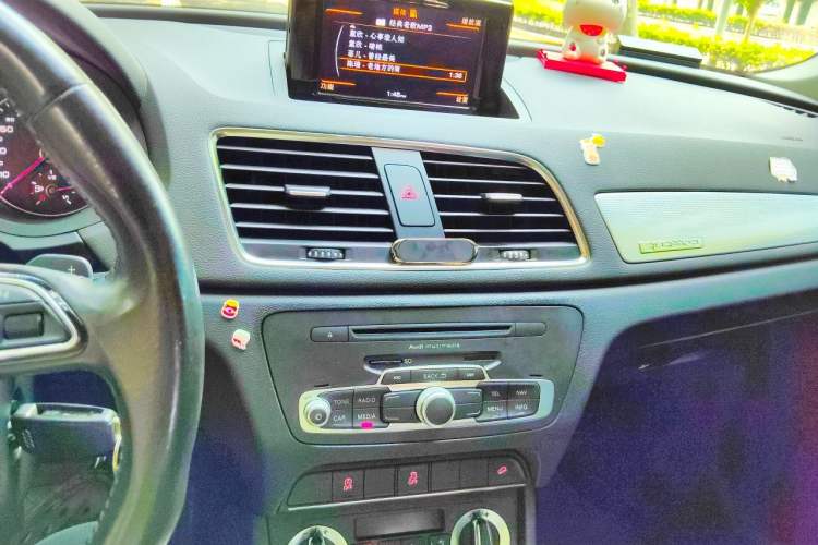 Used Audi Q3 2013 35 TFSI quattro Technology Edition Audio And AC Panel