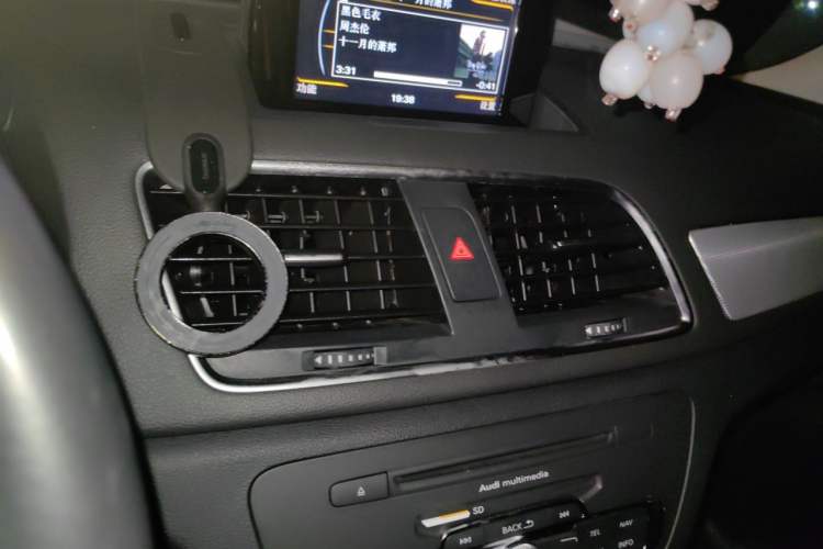 Used Audi Q3 2013 35 TFSI Ambition Edition Audio And AC Panel