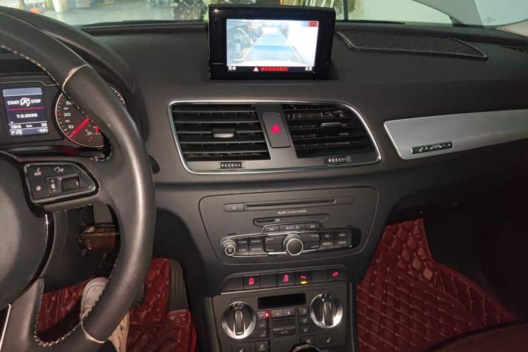 Used Audi Q3 2013 35 TFSI quattro Luxury Model Audio And AC Panel