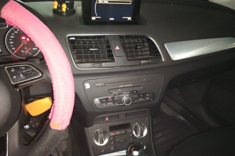 Used Audi Q3 2013 35 TFSI Comfort Model Audio And AC Panel